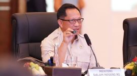 Mendagri Muhammad Tito Karnavian saat membahas strategi mendorong pertumbuhan ekonomi daerah.(Foto : Kemendagri)
