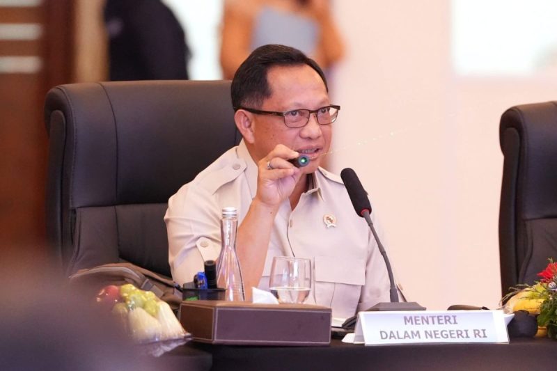 Mendagri Muhammad Tito Karnavian saat membahas strategi mendorong pertumbuhan ekonomi daerah.(Foto : Kemendagri)