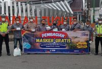 Ketua SMSI Kerinci-Sungai Penuh bersama Satlantas Polres Kerinci dan RRI Sungai Penuh membagikan masker gratis kepada pengendara di Kota Sungai Penuh, Kamis (10/9/2026).