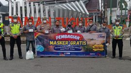 Ketua SMSI Kerinci-Sungai Penuh bersama Satlantas Polres Kerinci dan RRI Sungai Penuh membagikan masker gratis kepada pengendara di Kota Sungai Penuh, Kamis (10/9/2026).