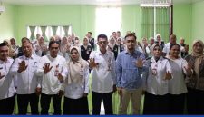 Tim Visitasi Bappenas meninjau program imunisasi di Puskesmas Desa Gedang.