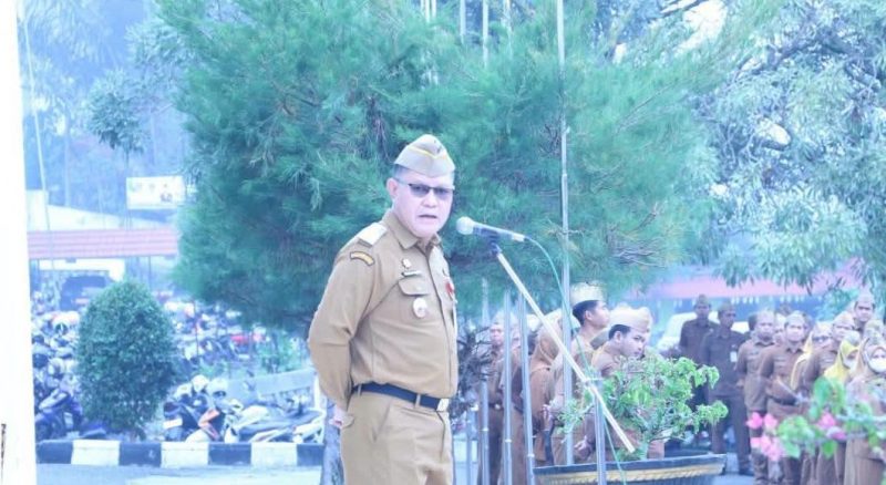 Dianda Putra memimpin apel Senin ASN di lingkungan Pemerintah Kota Sungai Penuh, Senin (21/9/2026).