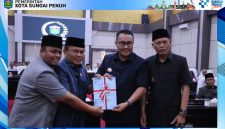 Wali Kota Alfin saat menyampaikan Raperda Perubahan APBD 2026.