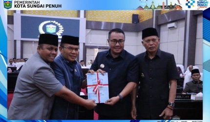 Wali Kota Sungai Penuh Alfin menyampaikan Raperda Perubahan APBD 2026