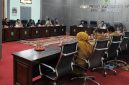 Komisi II DPRD Sungai Penuh membahas penerapan PBJT 10 persen.