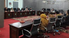 Komisi II DPRD Sungai Penuh membahas penerapan PBJT 10 persen.