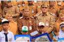 Foto bersama Sekda Alpian dan para pelajar berprestasi, Senin (14/9/2026).