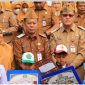 Foto bersama Sekda Alpian dan para pelajar berprestasi, Senin (14/9/2026).