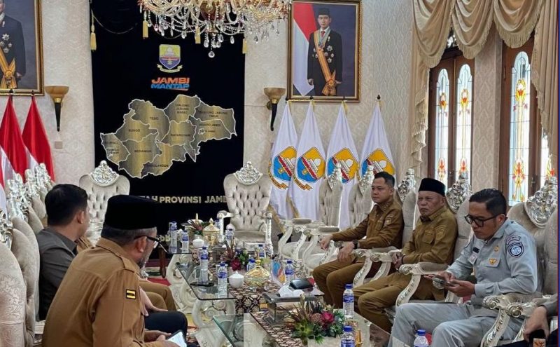 Wawako Azhar Hamzah menghadiri sosialisasi program keringanan PKB 2026 di Jambi.