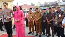 Wakil Ketua I DPRD Kota Sungai Penuh Hardizal, S.Sos., M.H., menghadiri serah terima jabatan Kapolres Kerinci di Halaman Mapolres Kerinci, Senin (14/9).