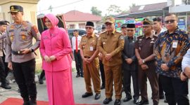 Wakil Ketua I DPRD Kota Sungai Penuh Hardizal, S.Sos., M.H., menghadiri serah terima jabatan Kapolres Kerinci di Halaman Mapolres Kerinci, Senin (14/9).