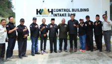 Pimpinan dan Anggota DPRD Kota Sungai Penuh saat melakukan kunjungan silaturahmi ke PT KMH, Kamis (24/9).