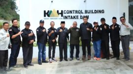 Pimpinan dan Anggota DPRD Kota Sungai Penuh saat melakukan kunjungan silaturahmi ke PT KMH, Kamis (24/9).