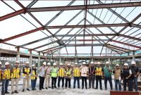 Wali Kota Sungai Penuh Alfin meninjau progres pembangunan Pasar Beringin Jaya.