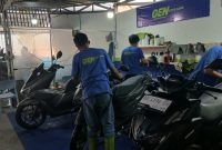 GEN Autocare melayani pencucian motor menggunakan sumber mata air dan peralatan modern di Sungai Penuh.