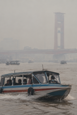 Kabut Asap Palembang, Speedboat Sungai Musi Tetap Beroperasi