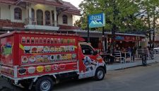 Tati Purwanti mengembangkan usaha Bubur Cirebon di Taiwan setelah sebelumnya bekerja sebagai PMI.(Foto: dok Istimewa/cnbcindonesia)