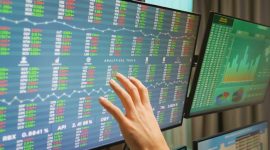 IHSG kembali melemah pada perdagangan Jumat (18/9), sementara investor asing mencatat net sell Rp1,79 triliun.(Foto : Ilustrasi grafik saham/detik.com)