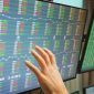 IHSG kembali melemah pada perdagangan Jumat (18/9), sementara investor asing mencatat net sell Rp1,79 triliun.(Foto : Ilustrasi grafik saham/detik.com)