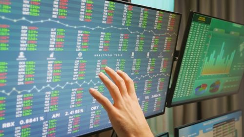 IHSG kembali melemah pada perdagangan Jumat (18/9), sementara investor asing mencatat net sell Rp1,79 triliun.(Foto : Ilustrasi grafik saham/detik.com)