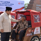 Ilustrasi becak listrik untuk pengemudi lansia.