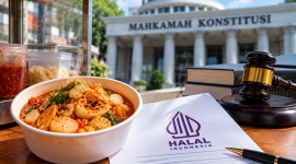 Ilustrasi pedagang seblak dan persoalan sertifikasi halal yang diajukan ke Mahkamah Konstitusi (MK).

Teks ALT:
