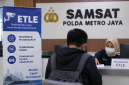 Layanan ETLE terintegrasi di Samsat Polda Metro Jaya. (Foto AI)