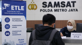 Layanan ETLE terintegrasi di Samsat Polda Metro Jaya. (Foto AI)