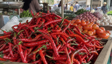 Ilustrasi cabai merah yang dijual di pasar Tanjung Bajure ( Foto Inbrita)
