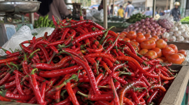 Ilustrasi cabai merah yang dijual di pasar Tanjung Bajure ( Foto Inbrita)