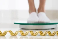 Dokter menjelaskan alasan dan waktu yang tepat untuk menimbang berat badan saat menjalani program penurunan berat badan.(Foto : jcomp/tribunnews.com)