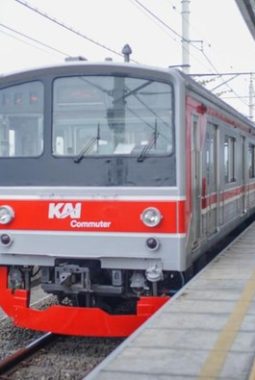 Ibu Hamil Melahirkan di KRL, Petugas Bergerak Cepat