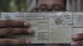 Ilustrasi STNK digital yang kini dapat digunakan pengendara melalui aplikasi Digital Korlantas.(Foto : CNNIndonesia /Adhi Wicaksono)