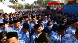 Guru PPPK penuh waktu berpeluang beralih menjadi PNS mulai Januari 2027 melalui tes kompetensi.(Foto : Ilustrasi. Foto: Ricardo/JPNN.com)
