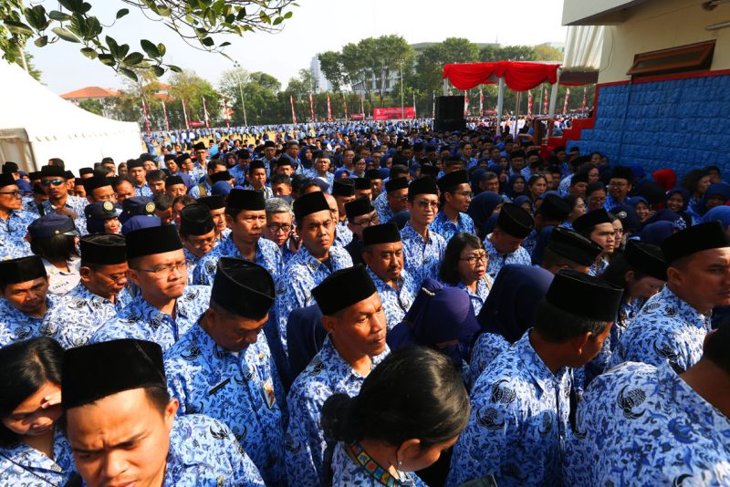 Guru PPPK penuh waktu berpeluang beralih menjadi PNS mulai Januari 2027 melalui tes kompetensi.(Foto : Ilustrasi. Foto: Ricardo/JPNN.com)
