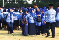 Guru PPPK berpeluang beralih menjadi ASN pusat dan mengikuti seleksi PNS pada 2027.(Ilustrasi. Foto: Ricardo/JPNN.com)