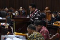Bawaslu menyatakan tak menemukan pelanggaran syarat pendidikan Gibran pada Pemilu 2024.  (ANTARA FOTO/Indrianto Eko Suwarso)  