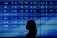 IHSG merosot tajam setelah MSCI membuka konsultasi perubahan status pasar Indonesia dari emerging market menjadi standalone market.(Foto : Liputan6.com/Angga Yuniar)