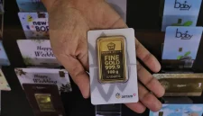 Daftar harga emas Galeri24, Antam, dan UBS di Pegadaian.(Foto : Liputan6.com/Angga Yuniar)