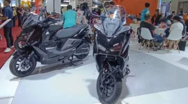 Yadea GT80 mengandalkan baterai ganda untuk mengejar jarak tempuh lebih dari 180 km dalam sekali pengisian daya.(Foto : Ist)