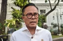COO Danantara Dony Oskaria saat menyampaikan rencana pembelian saham BUMN.