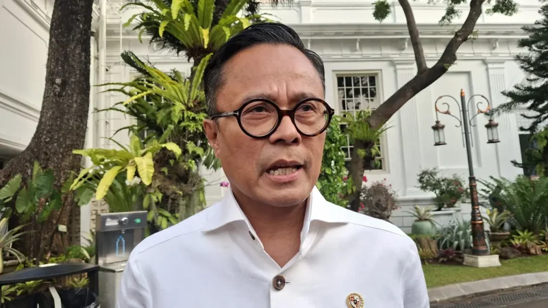 COO Danantara Dony Oskaria saat menyampaikan rencana pembelian saham BUMN.