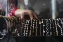 Daftar harga emas perhiasan di Raja Emas dan Laku Emas pada Selasa, 20 Oktober 2026.(Foto : Liputan6.com/Angga Yuniar)