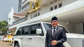 Muhaimin Iskandar memperlihatkan Maung Garuda yang digunakan sebagai kendaraan dinas menteri.(Foto : Instagram @cakiminow)