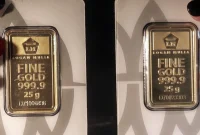 Daftar harga emas 24 karat dari Antam, Pegadaian, dan Hartadinata Abadi pada 21 Oktober 2026.(Foto : Liputan6.com/Johan Tallo)