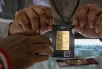 Daftar harga emas 24 karat dari Antam, Pegadaian, dan Hartadinata Abadi, Jumat (23/10/2026).(foto : Liputan6.com/Angga Yuniar)