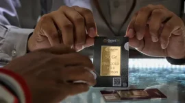 Daftar harga emas 24 karat dari Antam, Pegadaian, dan Hartadinata Abadi, Jumat (23/10/2026).(foto : Liputan6.com/Angga Yuniar)