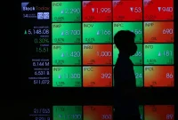  Saham Bank Mandiri (BMRI) mengalami koreksi 8,54% seiring dengan anjloknya IHSG pada sesi pertama perdagangan Jumat (16/10/2026).(Foto : Liputan6.com/Angga Yuniar)