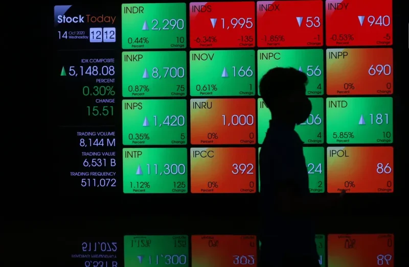  Saham Bank Mandiri (BMRI) mengalami koreksi 8,54% seiring dengan anjloknya IHSG pada sesi pertama perdagangan Jumat (16/10/2026).(Foto : Liputan6.com/Angga Yuniar)