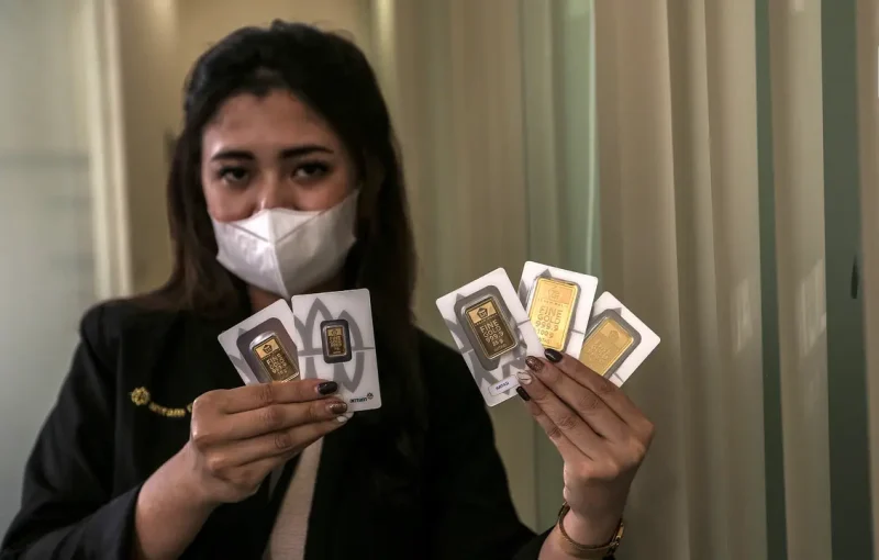 Harga emas Antam ukuran 1 gram mencapai Rp2.592.000 pada Sabtu (10/10/2026), naik Rp12.000 dibandingkan awal pekan.(Foto : Liputan6.com/Johan Tallo)